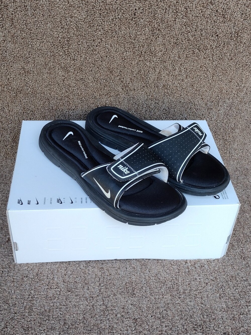 Nike Women's Comfort Footbed  Size 10 Black White Adjustable Slide Sandals